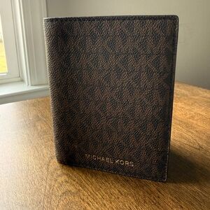 Michael Kors Jet Set Signature Logo Passport Wallet Brown/Acorn Travel Organizer